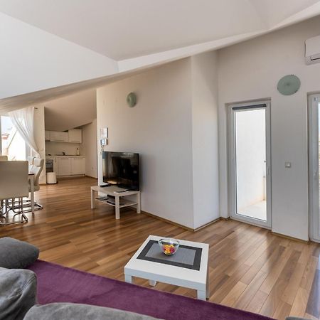 Apartments Barbati Новаля Екстериор снимка