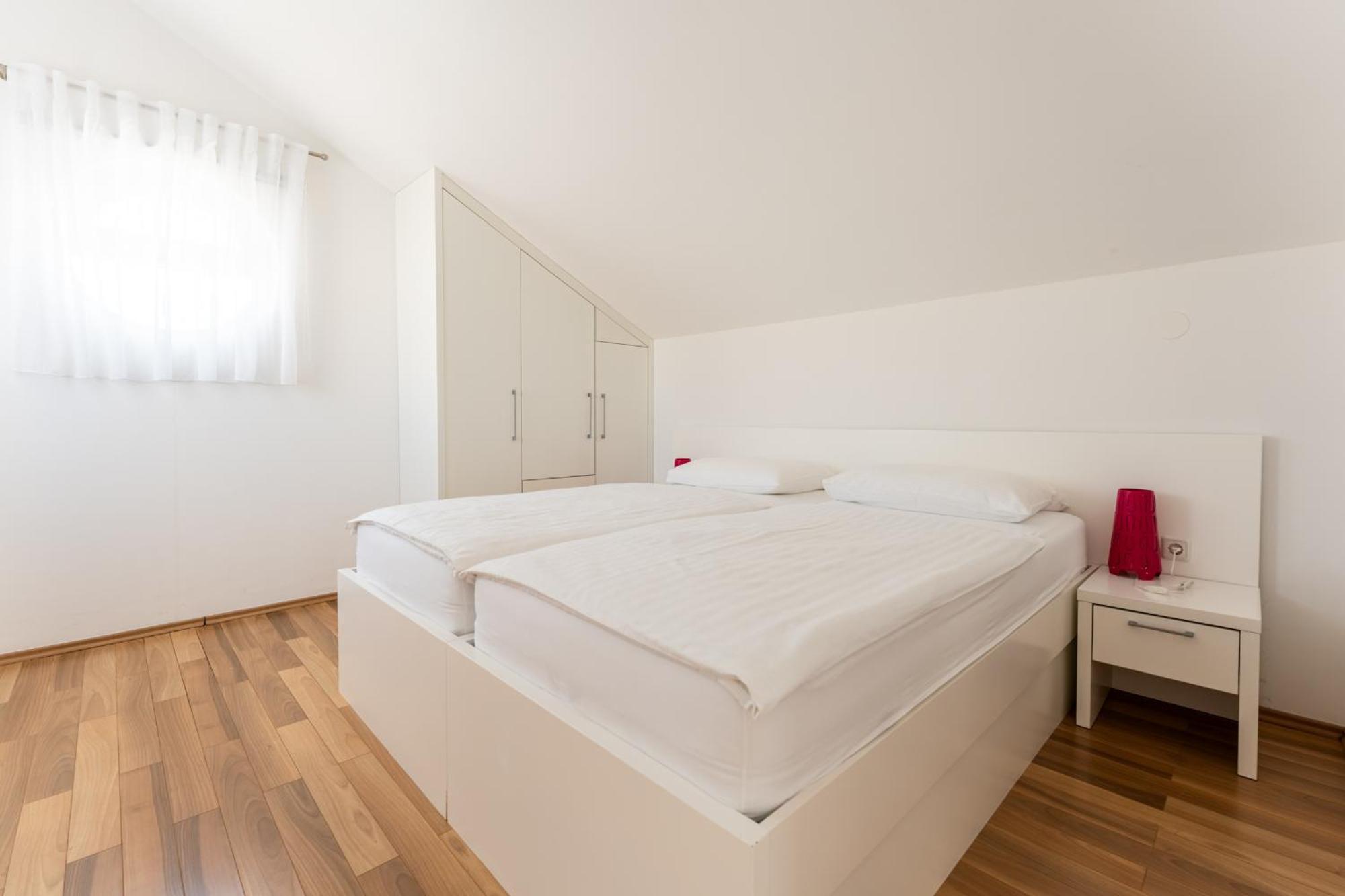 Apartments Barbati Новаля Екстериор снимка