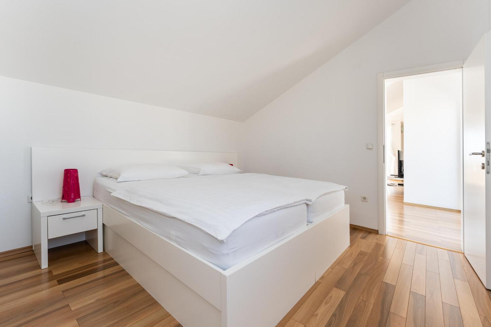 Apartments Barbati Новаля Екстериор снимка