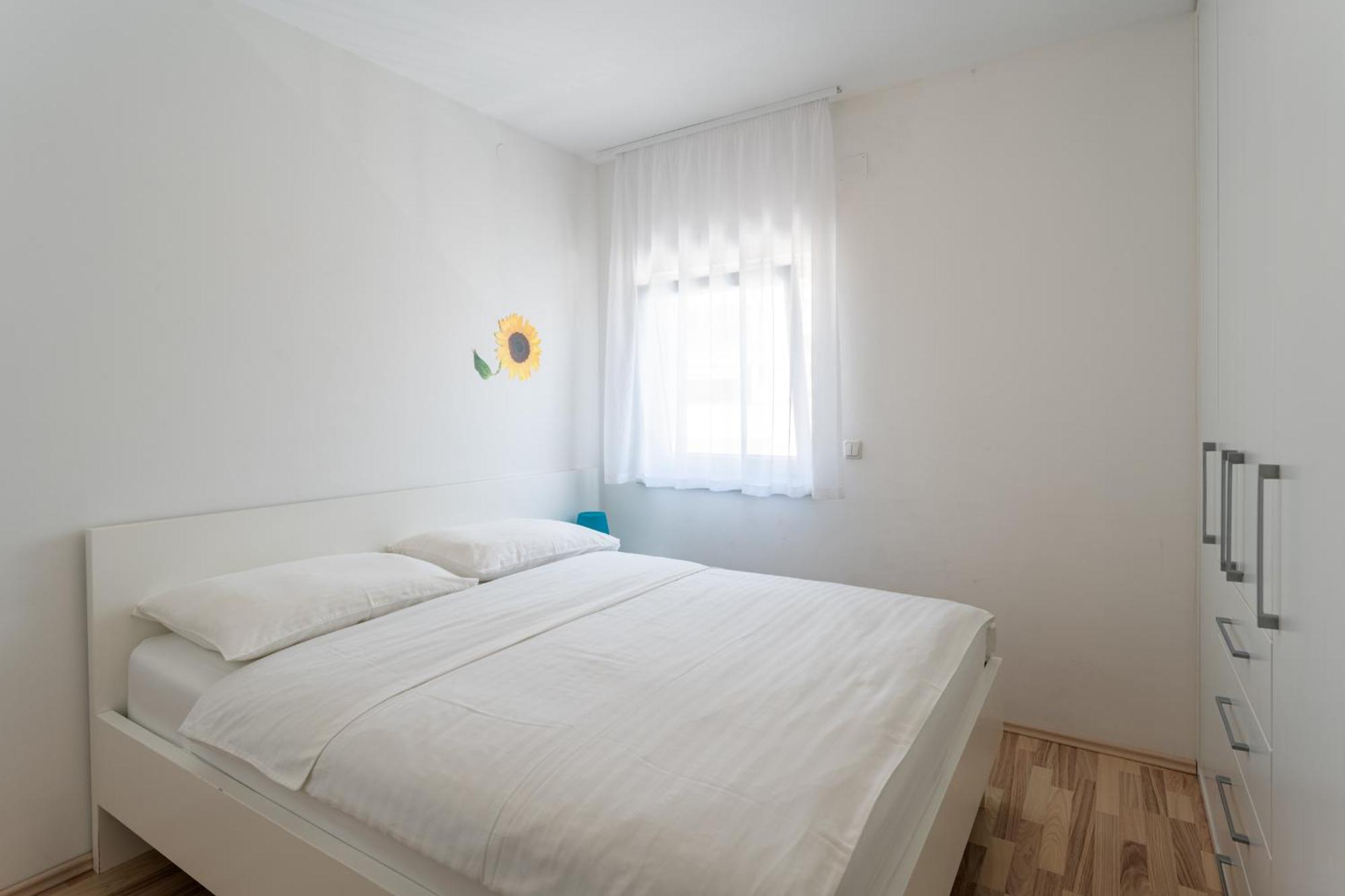 Apartments Barbati Новаля Екстериор снимка