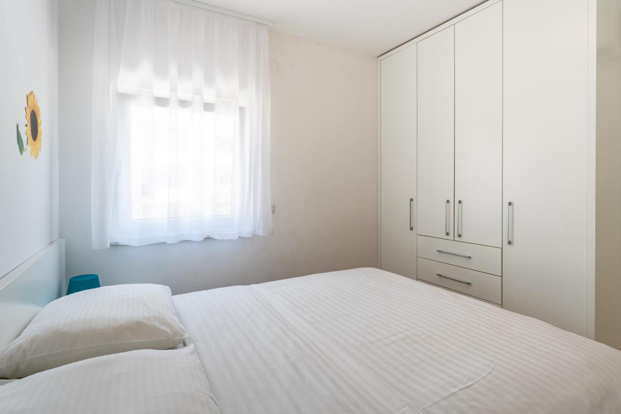 Apartments Barbati Новаля Екстериор снимка