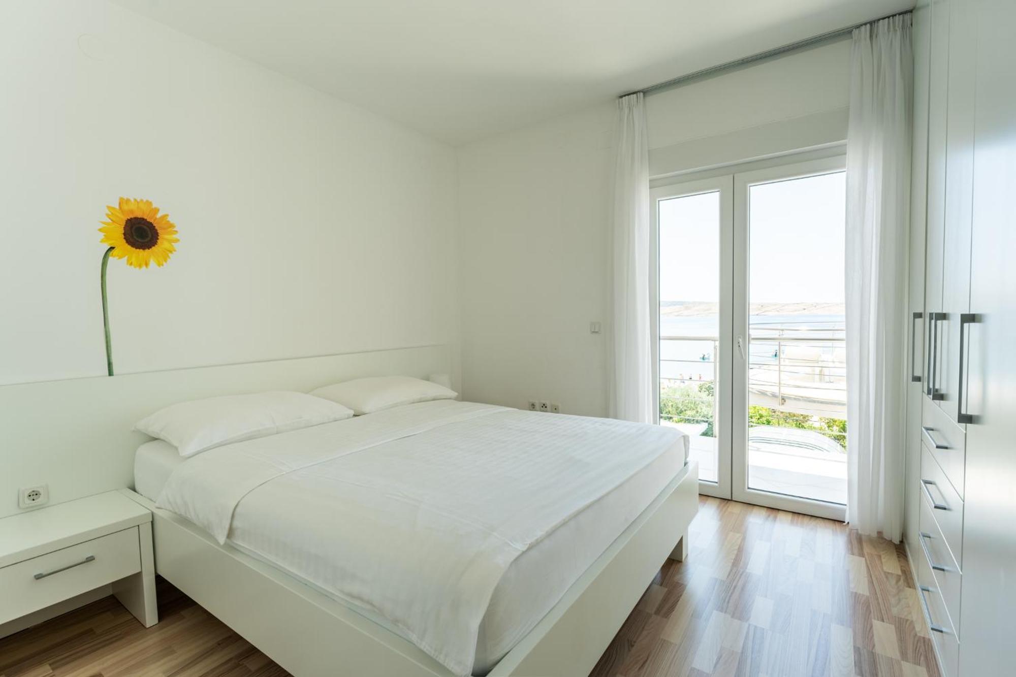 Apartments Barbati Новаля Екстериор снимка
