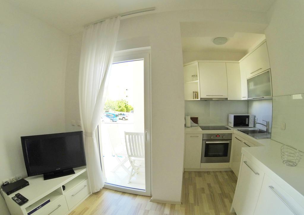 Apartments Barbati Новаля Екстериор снимка