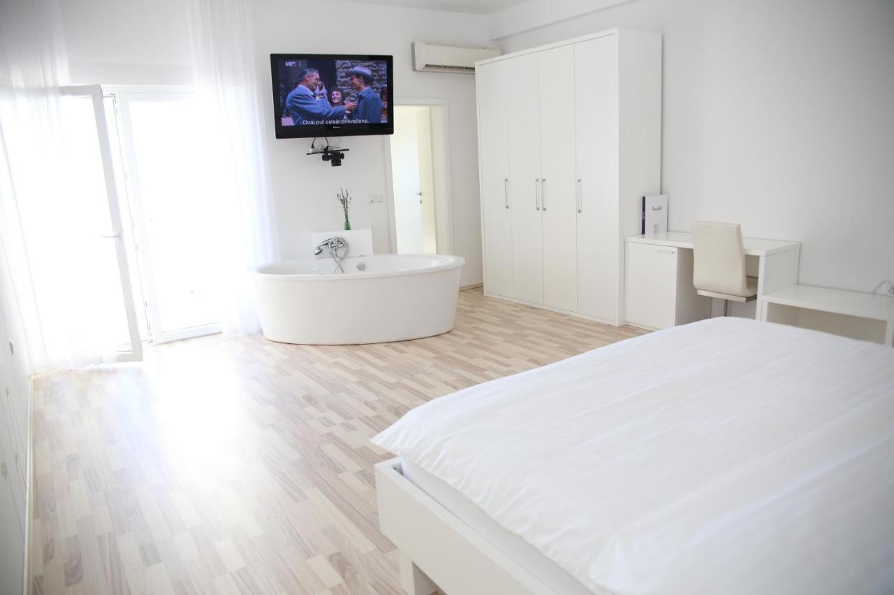 Apartments Barbati Новаля Екстериор снимка