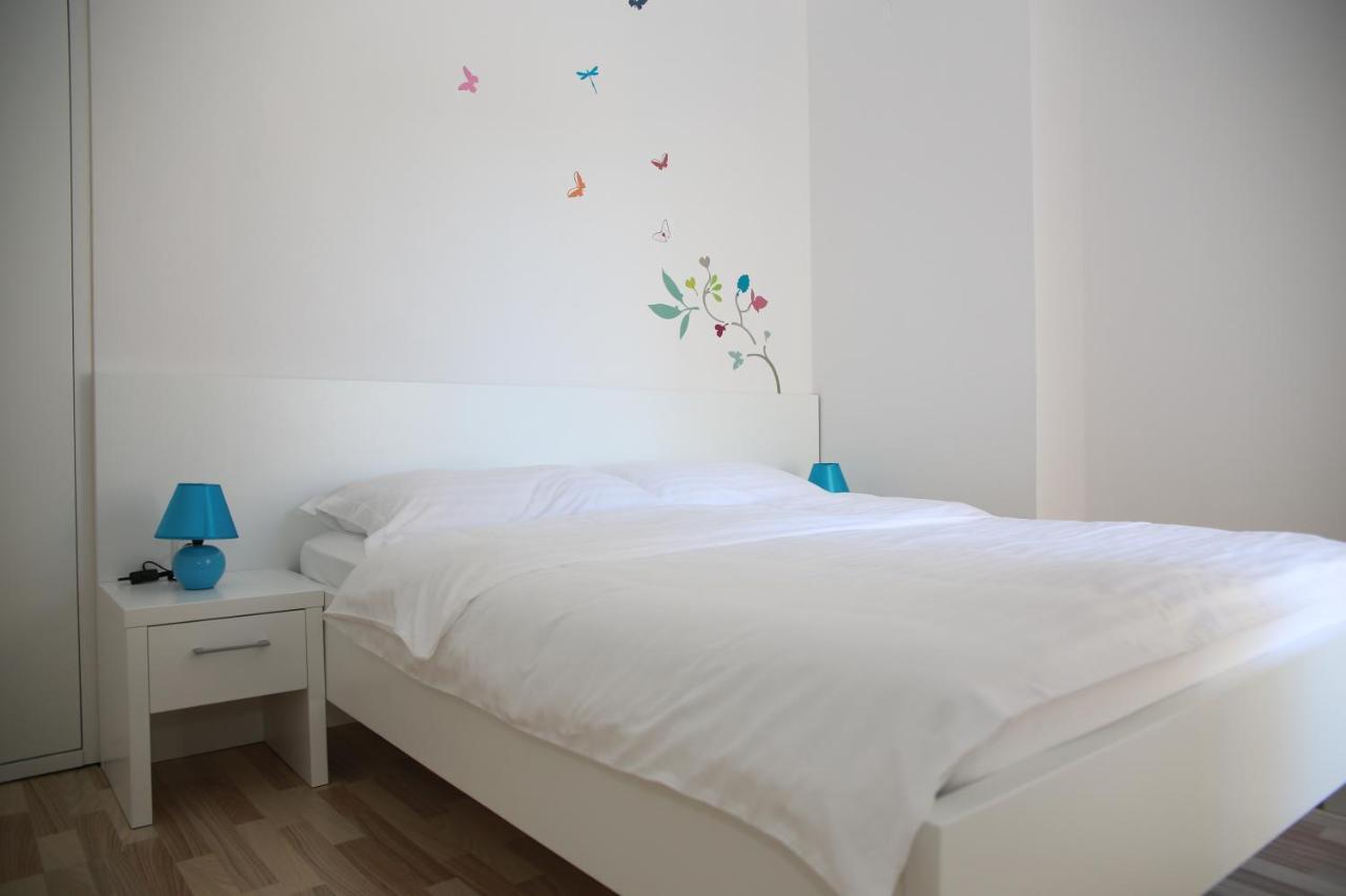 Apartments Barbati Новаля Екстериор снимка
